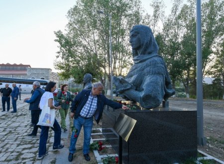 Beynəlxalq elmi-praktik konfransın iştirakçıları Şuşanın görməli yerləri ilə tanış olublar