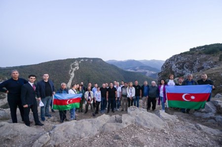 Beynəlxalq elmi-praktik konfransın iştirakçıları Şuşanın görməli yerləri ilə tanış olublar