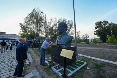 Beynəlxalq elmi-praktik konfransın iştirakçıları Şuşanın görməli yerləri ilə tanış olublar