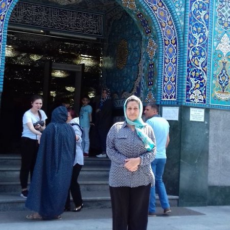 BİR GÖZÜMÜZ GÜLÜR, BİRİ AĞLAYIR - Solmaz ŞİRİN