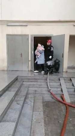 Binəqədi rayonunda binada baş vermiş yanğın zamanı 12 nəfər təxliyə olunub Binəqədi rayonunda binada baş vermiş yanğın zamanı 12 nəfər təxliyə olunub