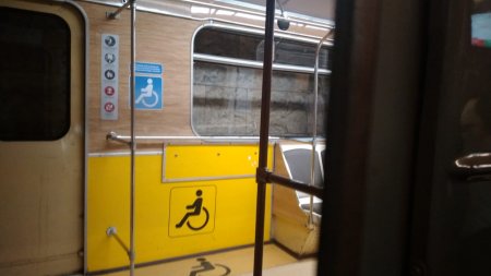 Metroda GƏRGİN ANLAR - Sərnişinlər qatardan düşürüldü