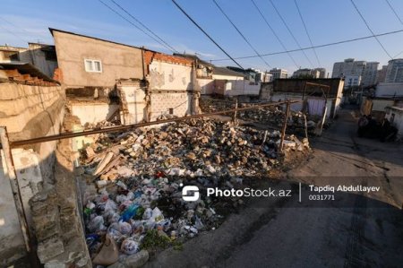 Bakıda irimiqyaslı söküntü: Buldozerlər həyət evlərini yerlə yeksan etdi - FOTO
