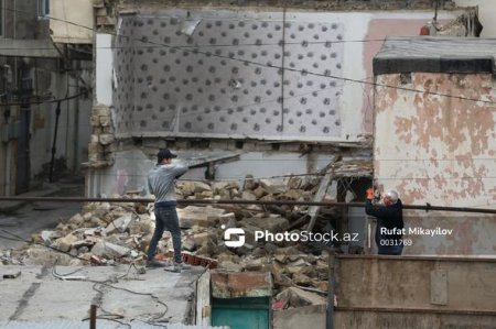 Bakıda irimiqyaslı söküntü: Buldozerlər həyət evlərini yerlə yeksan etdi - FOTO