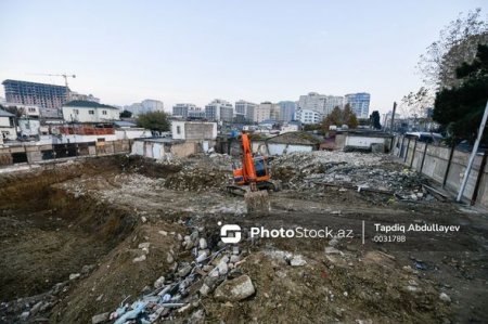 Bakıda irimiqyaslı söküntü: Buldozerlər həyət evlərini yerlə yeksan etdi - FOTO