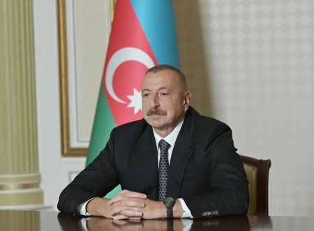 İlham Əliyev səmaya qaldırılan qırıcılarla QARŞILANDI - FOTO