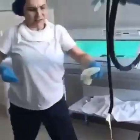 Yeniyetmənin mədəsindən çıxarılan 1 metrlik canlını görənlər ŞOK OLDULAR