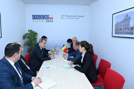 Ceyhun Bayramov rumıniyalı həmkarını bölgədəki vəziyyət barədə məlumatlandırıb