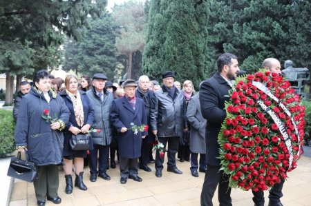Türk Ağsaqqalları Birliyinin üzvləri Ulu Öndərin məzarını ziyarət ediblər- FOTOLAR