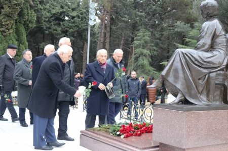 Türk Ağsaqqalları Birliyinin üzvləri Ulu Öndərin məzarını ziyarət ediblər- FOTOLAR