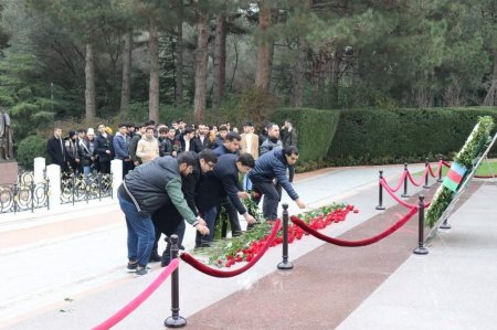 Türk Ağsaqqalları Birliyinin üzvləri Ulu Öndərin məzarını ziyarət ediblər- FOTOLAR