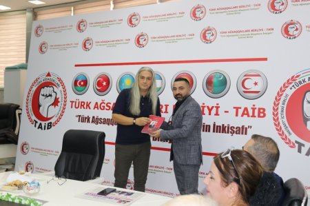 Araz Elsəs: İlham Əliyevin siyasətinə canımla, qanımla dəstək verməyə hazıram Araz Elsəs: İlham Əliyevin siyasətinə canımla, qanımla dəstək verməyə hazıram