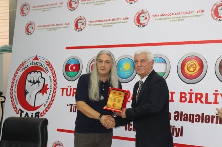 Araz Elsəs: İlham Əliyevin siyasətinə canımla, qanımla dəstək verməyə hazıram Araz Elsəs: İlham Əliyevin siyasətinə canımla, qanımla dəstək verməyə hazıram