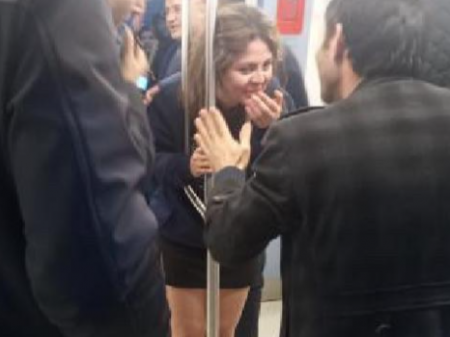 Metroda QƏRİBƏ OLAY: Qız başını elə yerə saldı ki, FHN gəldi - FOTO