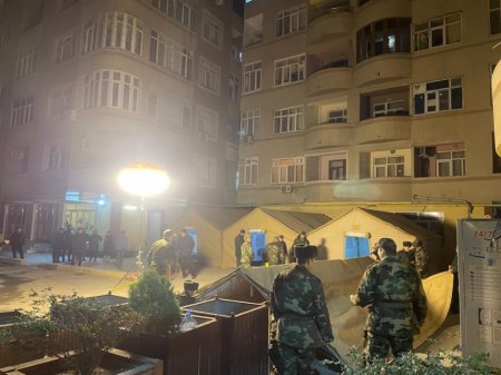Binəqədidə partlayış baş vermiş binanın sakinlərinin gecələməsi üçün ərazidə çadırlar qurulub