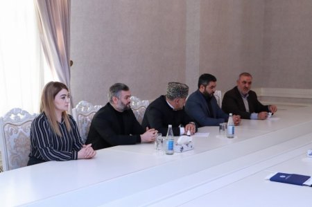Dövlət Komitəsinin sədri Abşeronda vətəndaşların müraciətlərini dinləyib