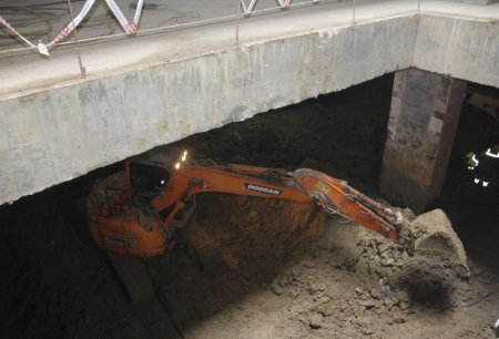 Metronun yeni tikilən stansiyasından FOTOLAR Metronun yeni tikilən stansiyasından FOTOLAR