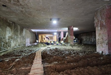 Metronun yeni tikilən stansiyasından FOTOLAR Metronun yeni tikilən stansiyasından FOTOLAR