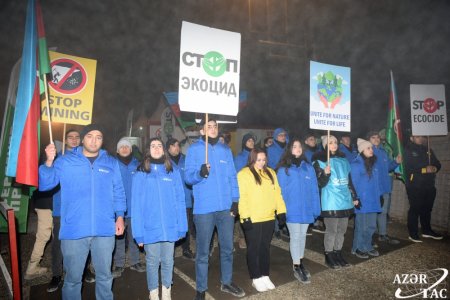 Laçın-Xankəndi yolu: Ekofəalların aksiyası gecə saatlarında da davam edir - FOTOLAR