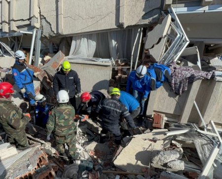 FHN-in xilasediciləri tərəfindən 11 nəfər dağıntılar altından sağ çıxarılıb