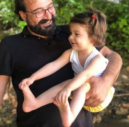 Türkiyəli müğənni ailəsi ilə zəlzələdə HƏLAK OLDU - FOTO 