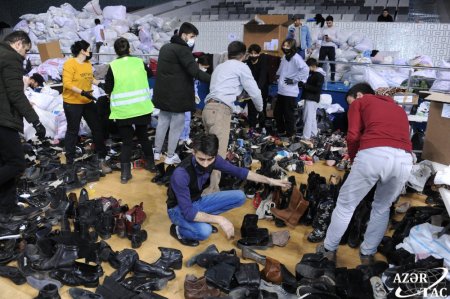 Türkiyəyə qardaş köməyi - Bakıda yardım toplama kampaniyasının altıncı günü FOTO Türkiyəyə qardaş köməyi - Bakıda yardım toplama kampaniyasının altıncı günü FOTO