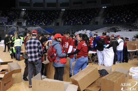 Türkiyəyə qardaş köməyi - Bakıda yardım toplama kampaniyasının altıncı günü FOTO Türkiyəyə qardaş köməyi - Bakıda yardım toplama kampaniyasının altıncı günü FOTO