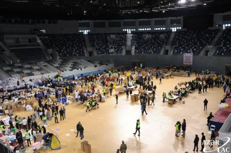 Türkiyəyə qardaş köməyi - Bakıda yardım toplama kampaniyasının altıncı günü FOTO Türkiyəyə qardaş köməyi - Bakıda yardım toplama kampaniyasının altıncı günü FOTO
