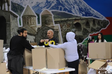 Türkiyəyə qardaş köməyi - Bakıda yardım toplama kampaniyasının altıncı günü FOTO Türkiyəyə qardaş köməyi - Bakıda yardım toplama kampaniyasının altıncı günü FOTO