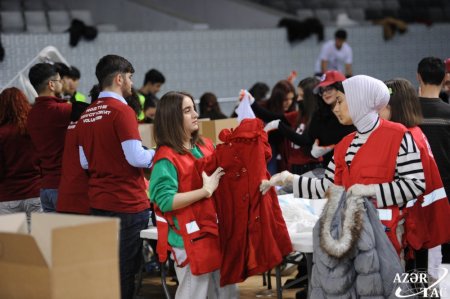 Türkiyəyə qardaş köməyi - Bakıda yardım toplama kampaniyasının altıncı günü FOTO Türkiyəyə qardaş köməyi - Bakıda yardım toplama kampaniyasının altıncı günü FOTO