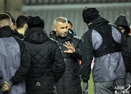 Tofiq Bəhramov adına Respublika stadionunda “Qarabağ”ın açıq məşqi olub - FOTOLAR Tofiq Bəhramov adına Respublika stadionunda “Qarabağ”ın açıq məşqi olub - FOTOLAR