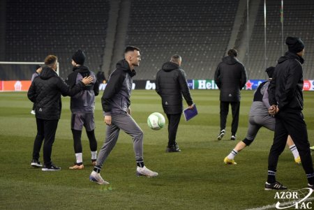 Tofiq Bəhramov adına Respublika stadionunda “Qarabağ”ın açıq məşqi olub - FOTOLAR Tofiq Bəhramov adına Respublika stadionunda “Qarabağ”ın açıq məşqi olub - FOTOLAR