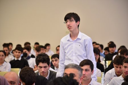 Abituriyentlər təhsil tələbə kreditləri barədə məlumatlandırılıb