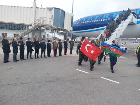 FHN-in Türkiyədə olan çevik xilasetmə qüvvələrinin növbəti qrupu ölkəmizə qayıdıb-FOTO FHN-in Türkiyədə olan çevik xilasetmə qüvvələrinin növbəti qrupu ölkəmizə qayıdıb-FOTO