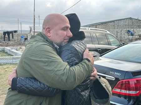Sərvərə 2 mərtəbəli ev tikilir - FOTO Sərvərə 2 mərtəbəli ev tikilir - FOTO