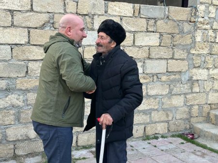 Sərvərə 2 mərtəbəli ev tikilir - FOTO Sərvərə 2 mərtəbəli ev tikilir - FOTO