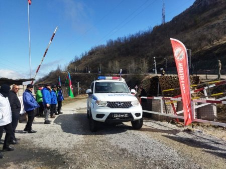 Laçın-Xankəndi yolu: Ötən gün ekoaksiya ərazisindən 81 avtomobil keçib - FOTO Laçın-Xankəndi yolu: Ötən gün ekoaksiya ərazisindən 81 avtomobil keçib - FOTO