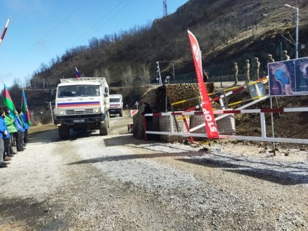 Laçın-Xankəndi yolu: Ötən gün ekoaksiya ərazisindən 81 avtomobil keçib - FOTO Laçın-Xankəndi yolu: Ötən gün ekoaksiya ərazisindən 81 avtomobil keçib - FOTO
