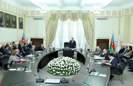 AMEA Rəyasət Heyətinin iclası keçirilib - FOTOLAR AMEA Rəyasət Heyətinin iclası keçirilib - FOTOLAR
