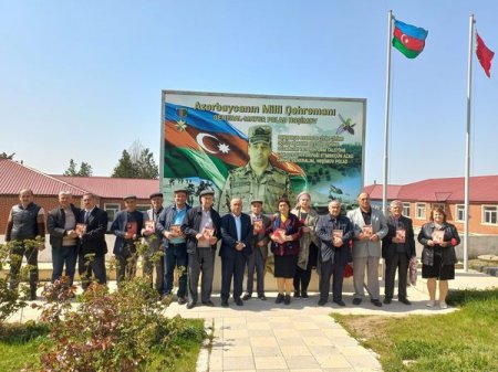 Bu gün Qəbələdə birinci Qarabağ döyüşlərinin şəhidi Eldəniz Mehdiyevin cənnətdə 29-cu bahar yaşı qeyd olundu - FOTOLAR Bu gün Qəbələdə birinci Qarabağ döyüşlərinin şəhidi Eldəniz Mehdiyevin cənnətdə 29-cu bahar yaşı qeyd olundu - FOTOLAR