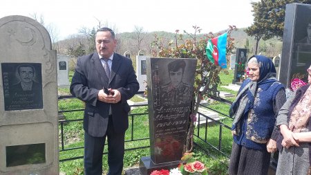 Bu gün Qəbələdə birinci Qarabağ döyüşlərinin şəhidi Eldəniz Mehdiyevin cənnətdə 29-cu bahar yaşı qeyd olundu - FOTOLAR Bu gün Qəbələdə birinci Qarabağ döyüşlərinin şəhidi Eldəniz Mehdiyevin cənnətdə 29-cu bahar yaşı qeyd olundu - FOTOLAR