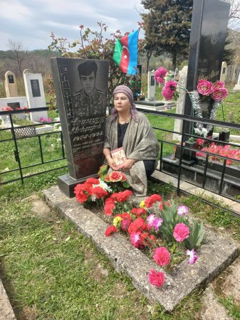 Bu gün Qəbələdə birinci Qarabağ döyüşlərinin şəhidi Eldəniz Mehdiyevin cənnətdə 29-cu bahar yaşı qeyd olundu - FOTOLAR Bu gün Qəbələdə birinci Qarabağ döyüşlərinin şəhidi Eldəniz Mehdiyevin cənnətdə 29-cu bahar yaşı qeyd olundu - FOTOLAR