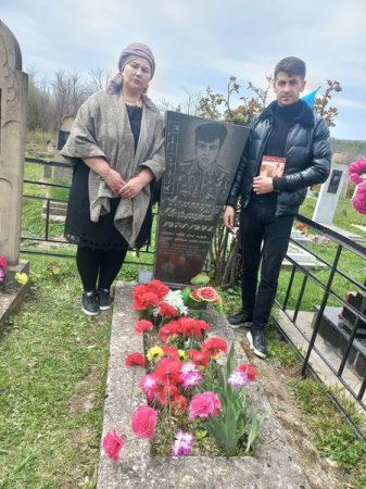 Bu gün Qəbələdə birinci Qarabağ döyüşlərinin şəhidi Eldəniz Mehdiyevin cənnətdə 29-cu bahar yaşı qeyd olundu - FOTOLAR Bu gün Qəbələdə birinci Qarabağ döyüşlərinin şəhidi Eldəniz Mehdiyevin cənnətdə 29-cu bahar yaşı qeyd olundu - FOTOLAR