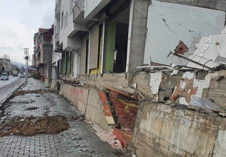 Respublika Seysmoloji Xidmət Mərkəzinin əməkdaşları Türkiyənin zəlzələ bölgəsində tədqiqatları davam etdirirlər - FOTO