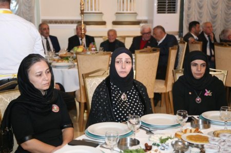 Mehriban xanım Əliyevanın təşəbbüsü ilə iftar süfrəsi açılıb - FOTOLAR