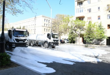 Bu gün Bakının 533 küçəsi yuyulub - FOTOLAR Bu gün Bakının 533 küçəsi yuyulub - FOTOLAR