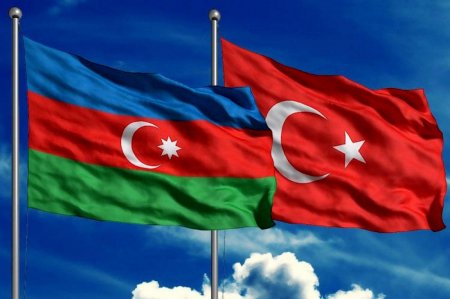 SALAM TURAN ELLƏRİNƏ - FOTO