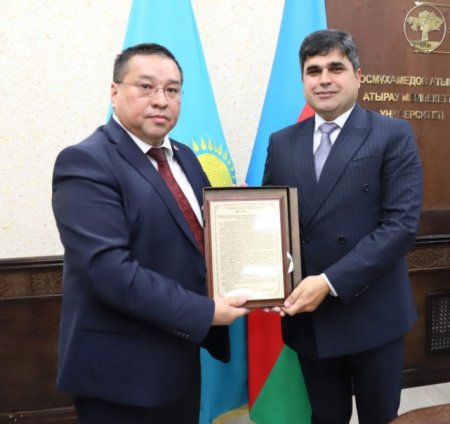 Aktauda Ulu Öndər Heydər Əliyevin 100 illiyinə həsr olunmuş elmi-praktik konfrans keçirilib - FOTOLAR Aktauda Ulu Öndər Heydər Əliyevin 100 illiyinə həsr olunmuş elmi-praktik konfrans keçirilib - FOTOLAR