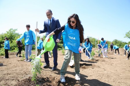 Leyla Əliyeva Ulu Öndərin 100 illiyinə həsr edilən ekoloji aksiyalarda iştirak edib - FOTOLAR