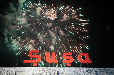 Ulu Öndərin 100 illiyi münasibətilə Şuşada atəşfəşanlıq olub FOTO